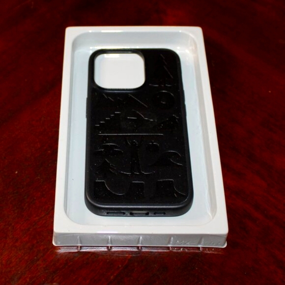 Heyday™ with Keiji Ishida iPhone 15 Pro Faux Leather Case with MagSafe – NIB - Picture 3 of 5